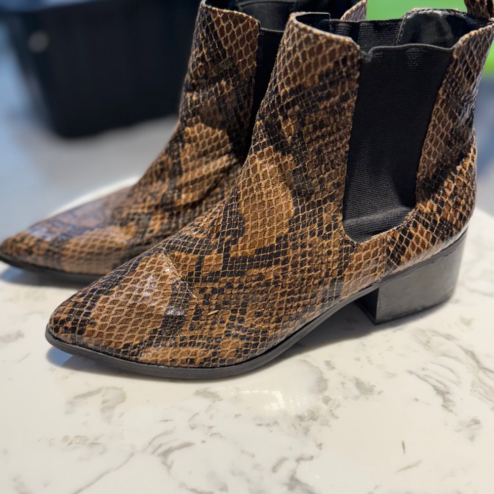 Design Lab Lord & Taylor Brown Snakeskin Ankle Boots